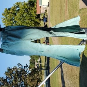 ❤ 8 for $ 20. Girls size 6/7 flare distressed jeans